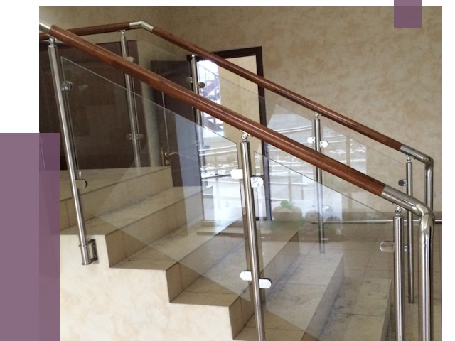 Комбинированные перила из металла и дерева в Славгороде