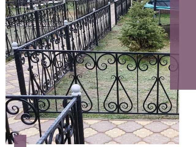 Кованые газонные ограждения под ключ в Славгороде